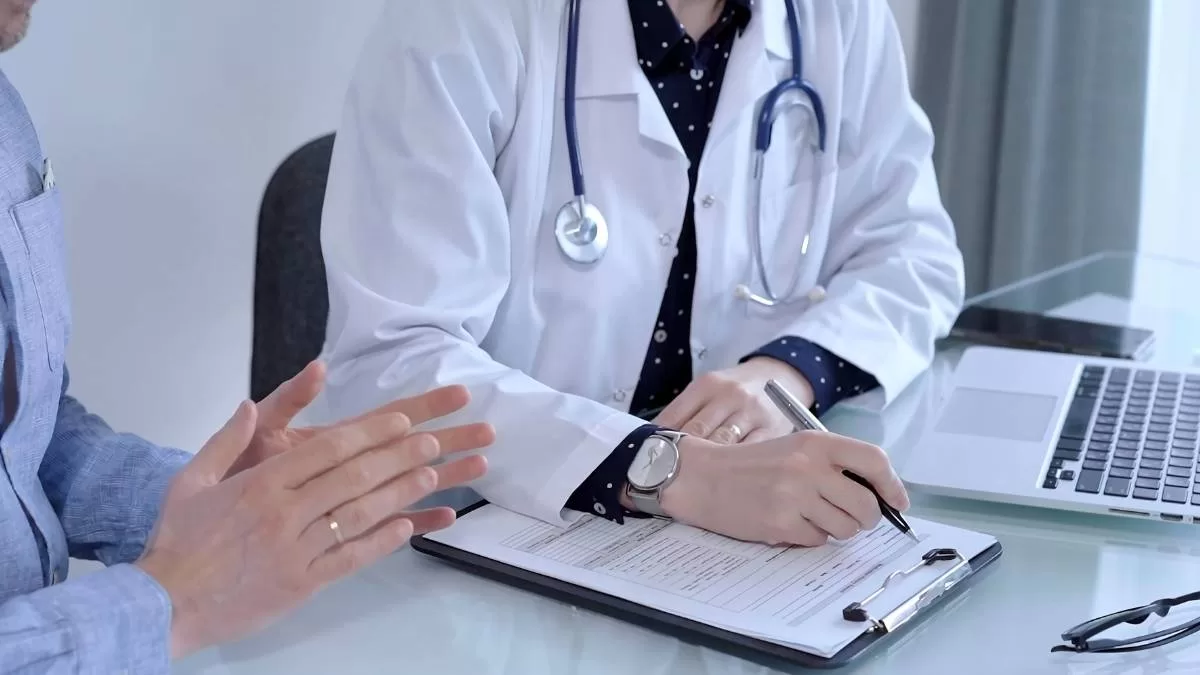 ¿Se puede viajar con licencia pre o postnatal? Lo que debes saber tras licencias médicas en Chile